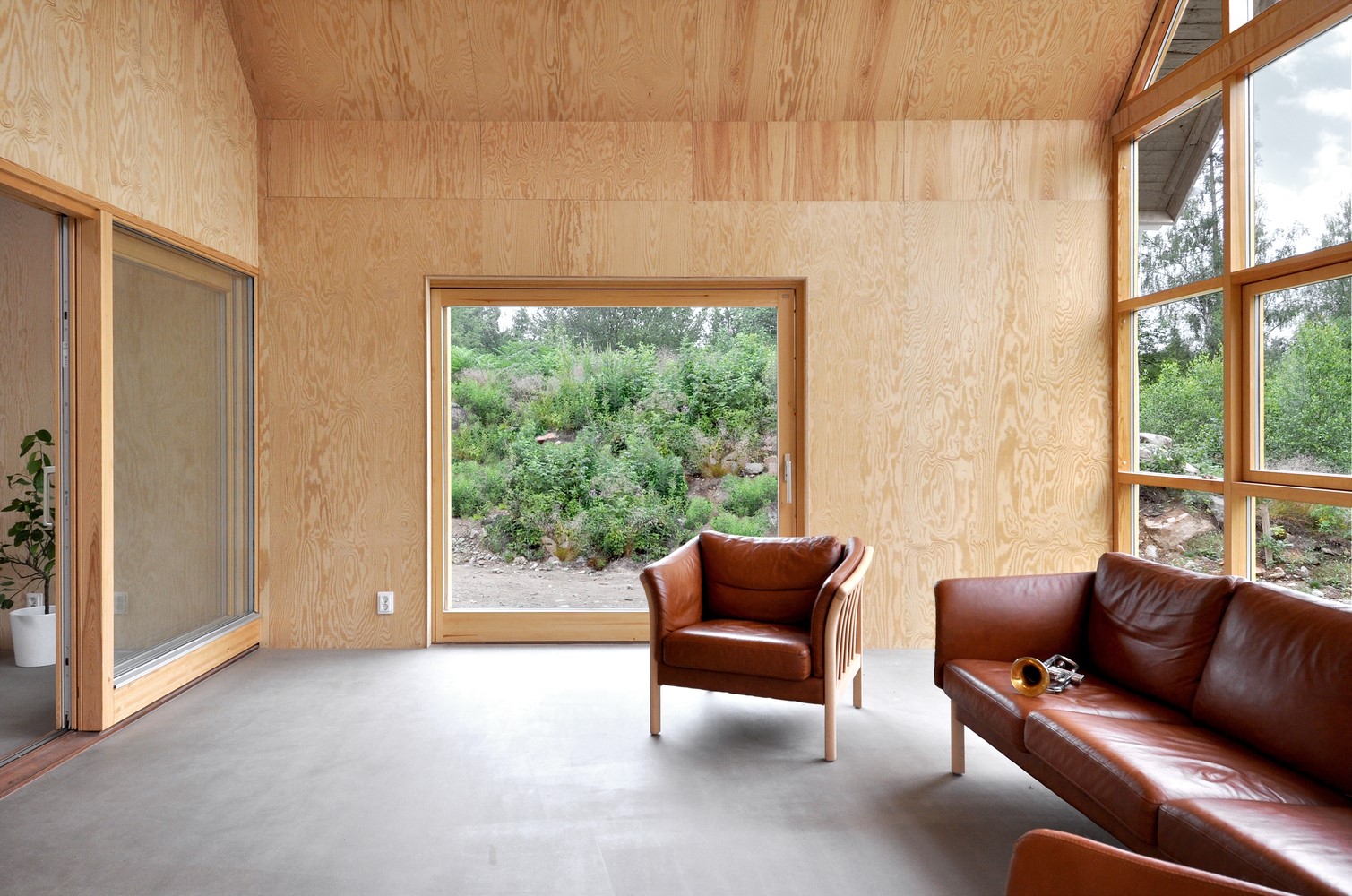 瑞典南部村庄小屋，自然融入与功能并重的室内设计-10