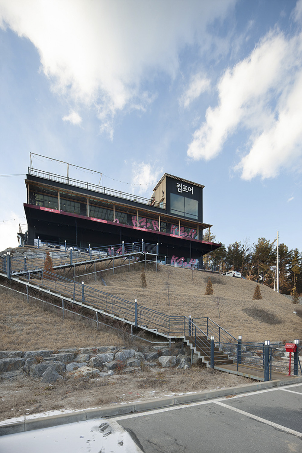 现代简约风贝克里卡菲咖啡厅设计-18