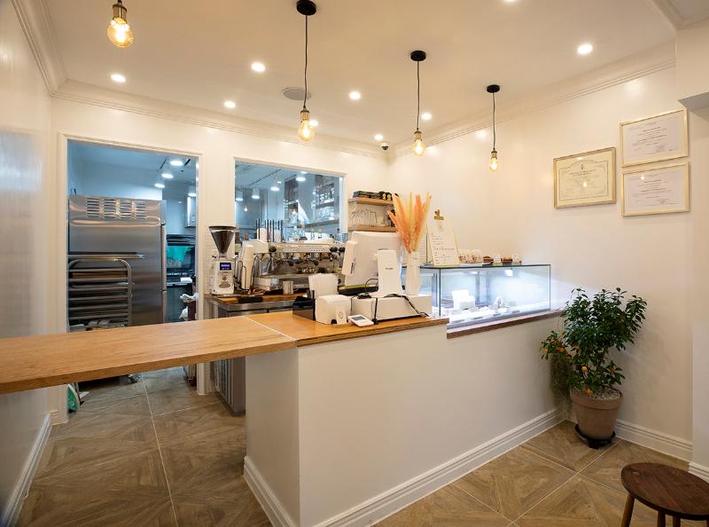 简约清新八平米甜品咖啡厅-4