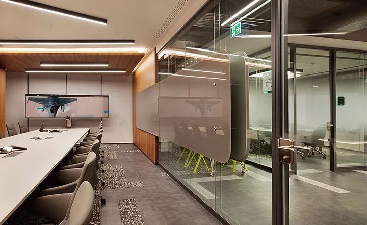 SAP 土耳其总部办公设计 | 优雅高级灰调、工作生活相融合-50