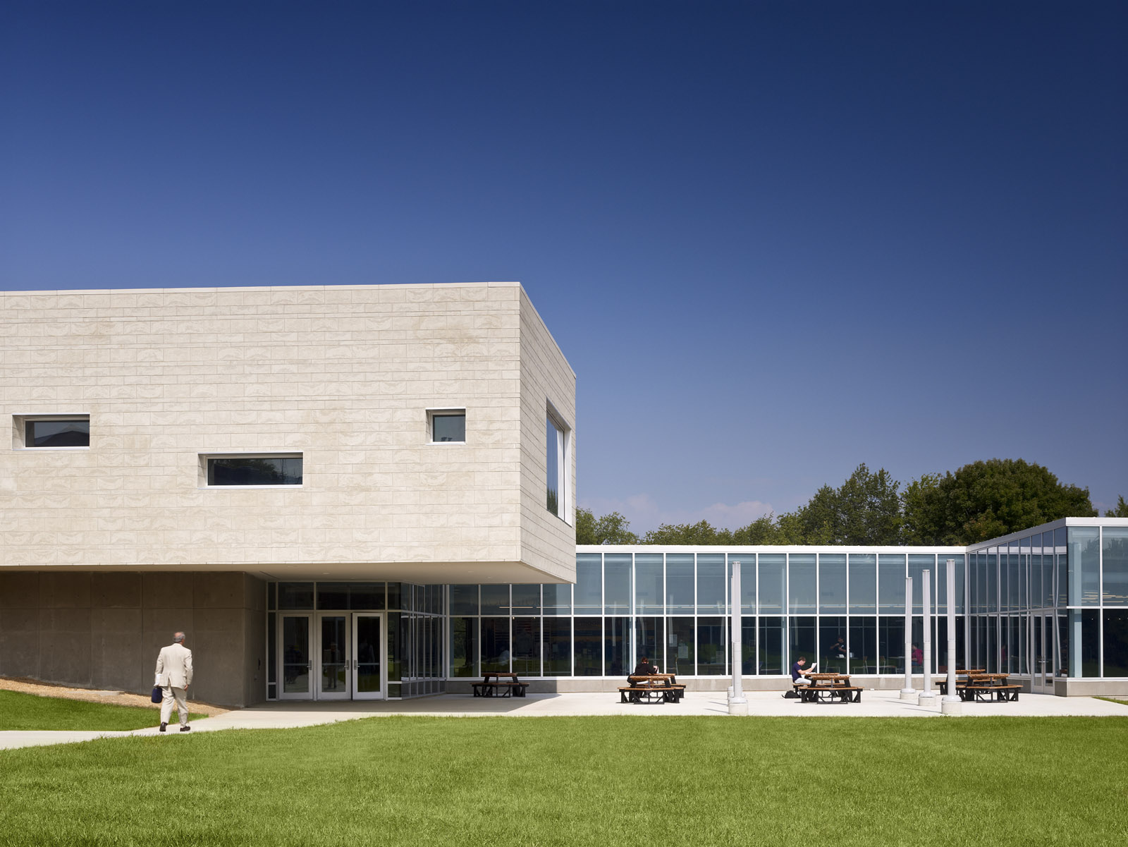 university of akron wayne student life academic building-0