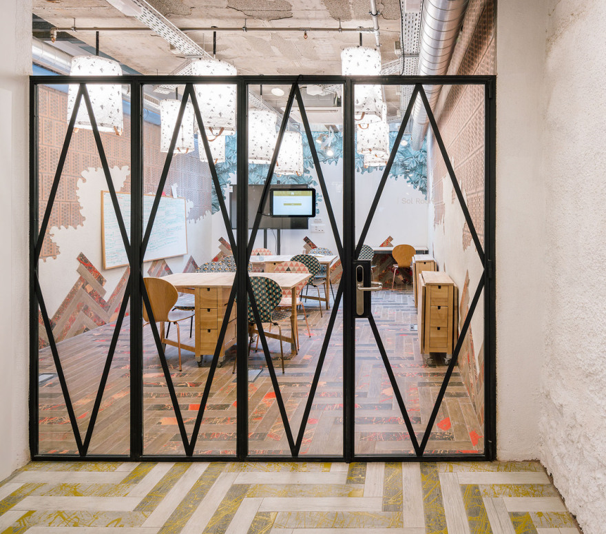 致敬现代主义的巴塞罗那秘密花园共享办公空间-17