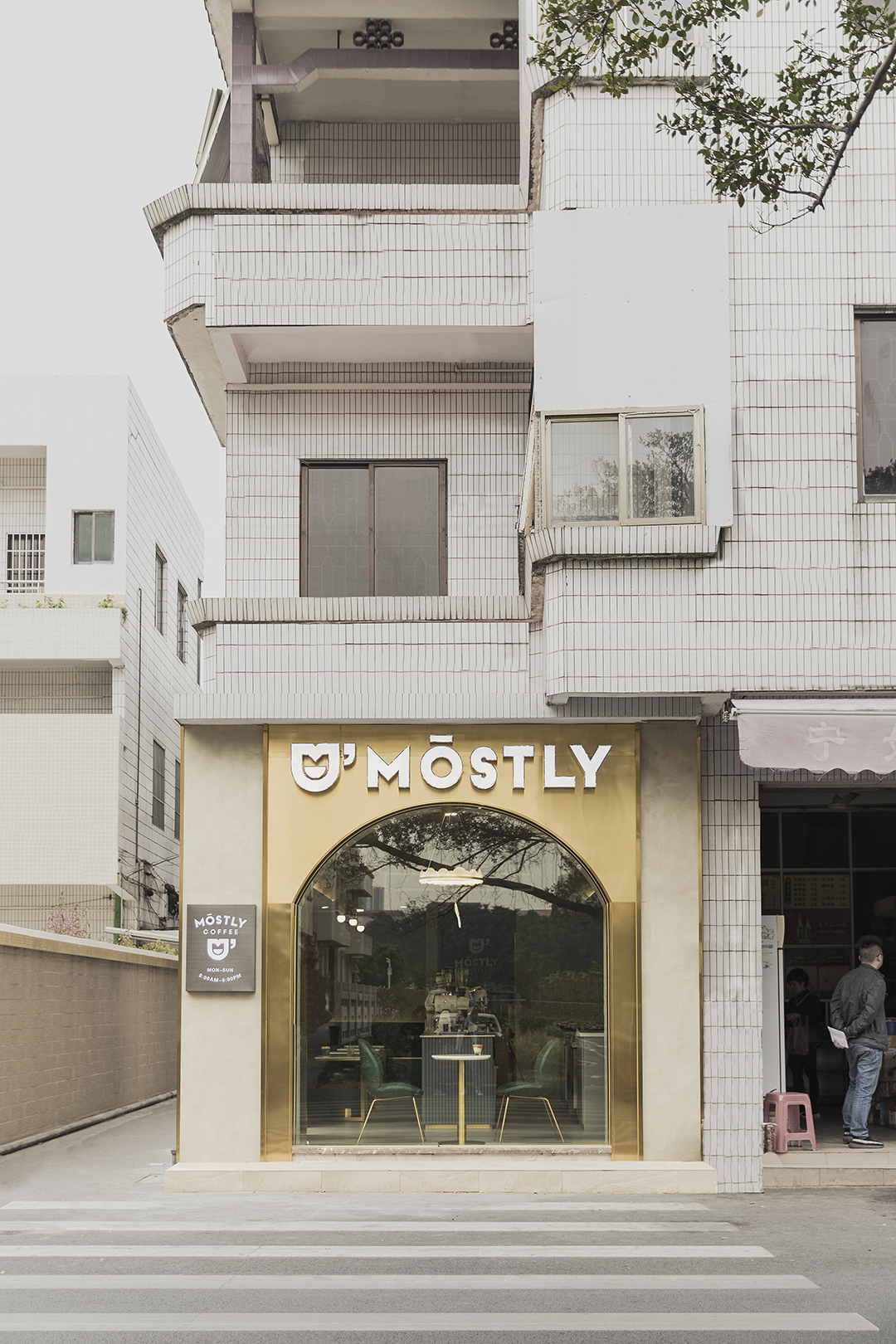 佛山Mostly Cafe | 灰盒子里的洞穴空间-31