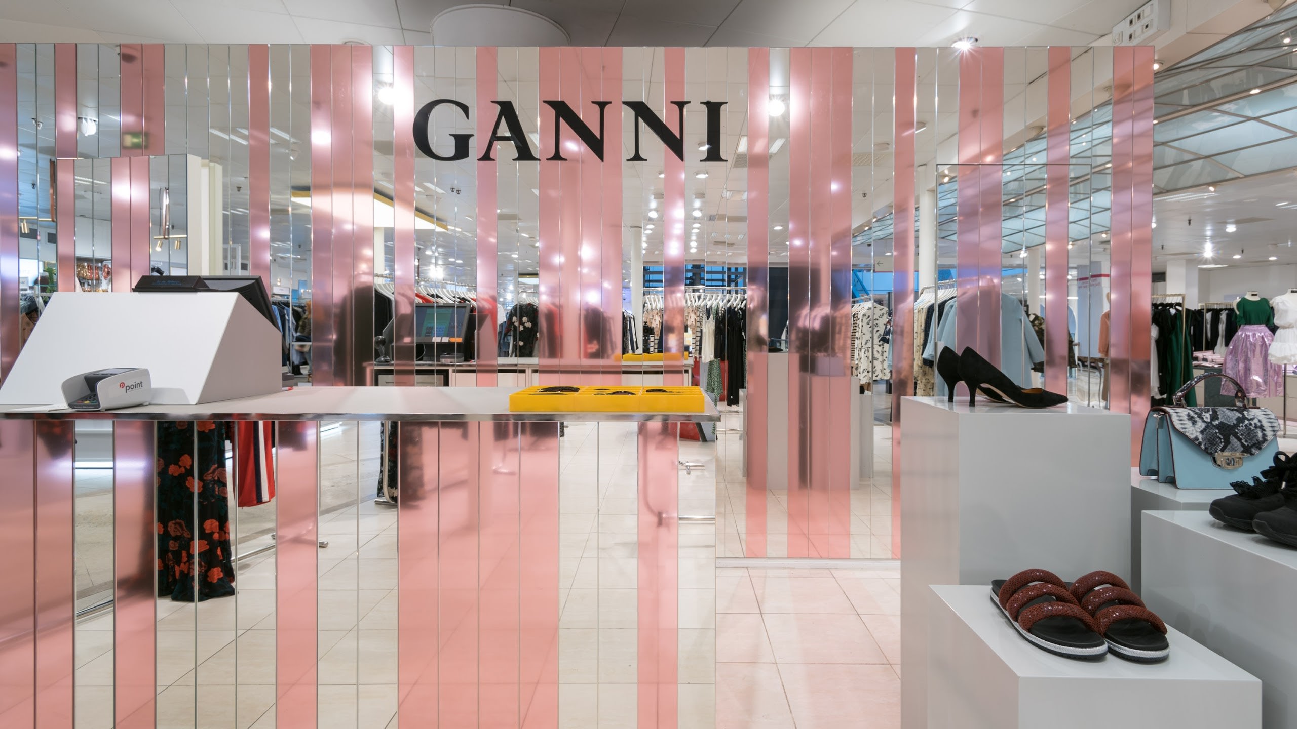 Ganni在哥本哈根Magasin百货店内店铺设计丨丹麦哥本哈根丨未明确提及具体设计团队名称-17