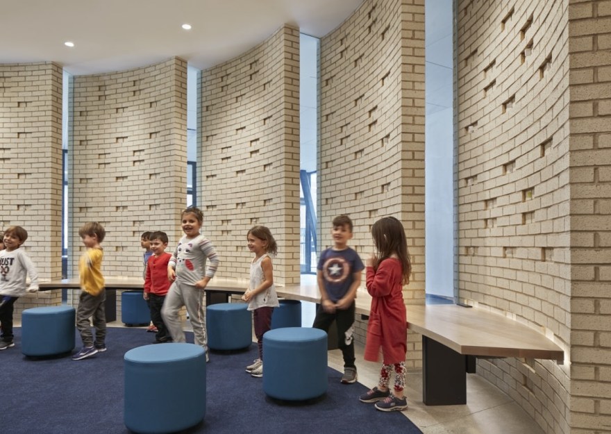 Wheeler Kearns Architects 打造温馨社区氛围的校园扩建-19