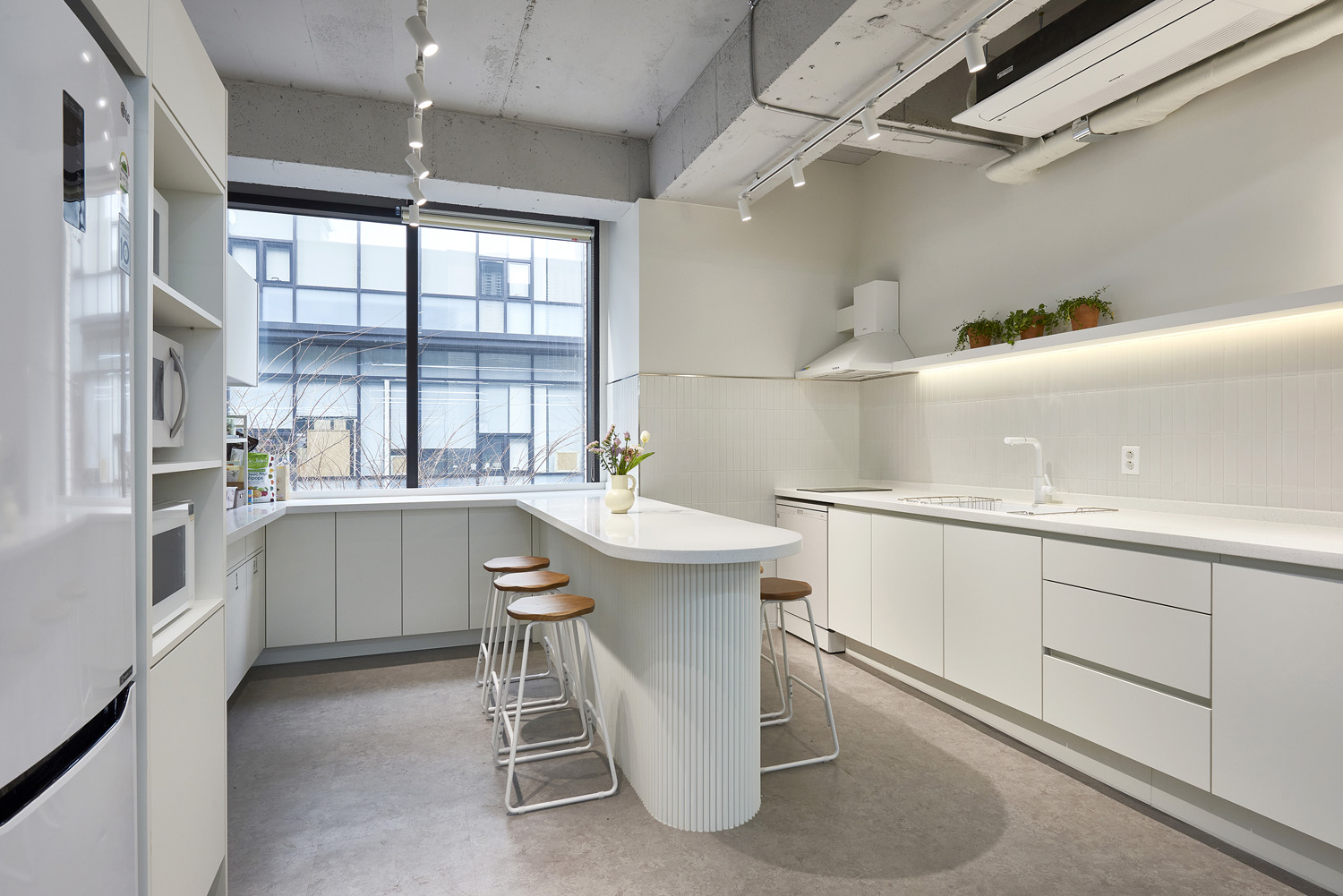 首尔 88 平米现代购物公司办公室室内设计-17