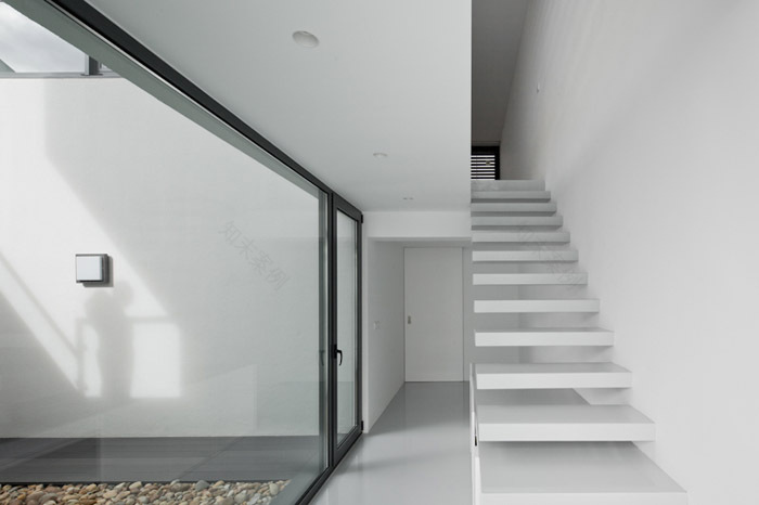 葡萄牙 DJ 住宅 | 中庭组织复杂空间-14