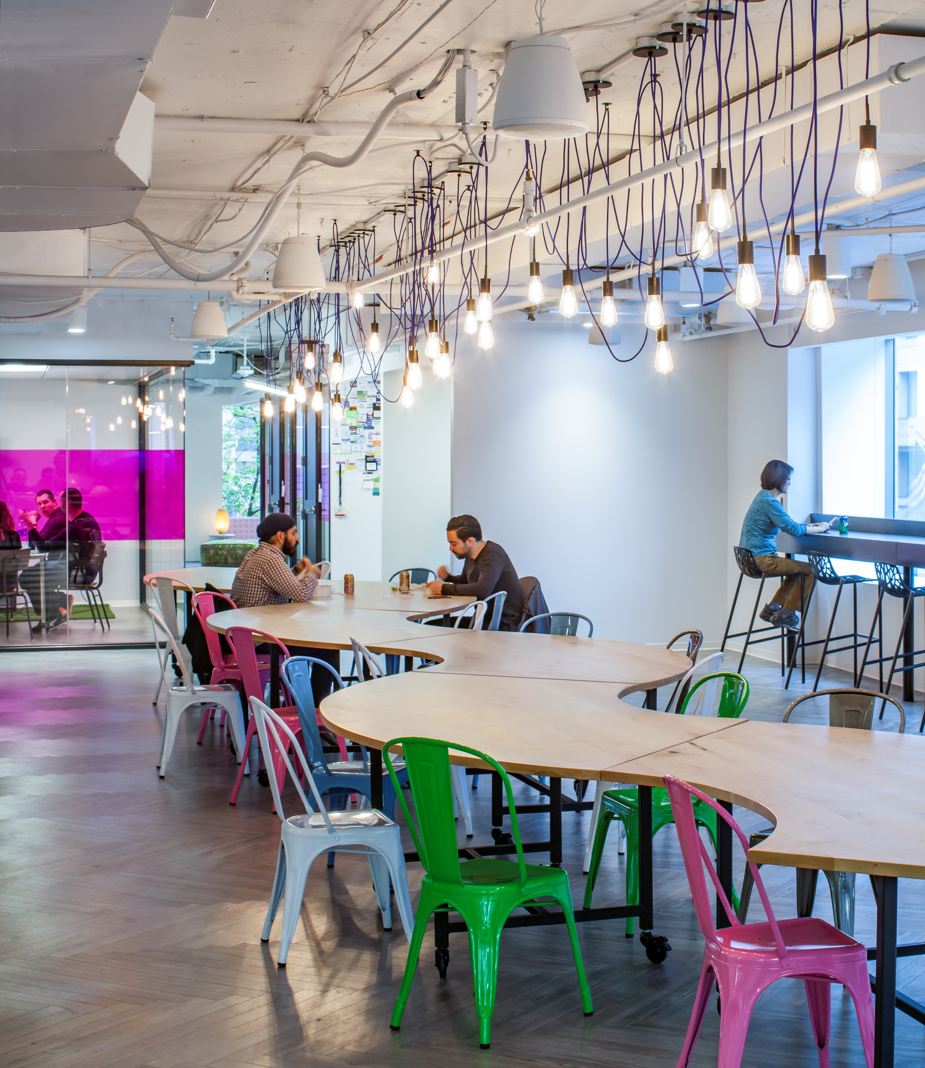 Social Tables 的炫彩总部-12