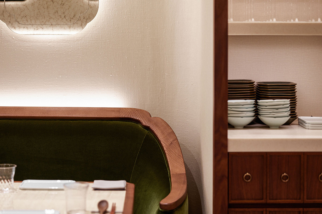 中西元素融合的现代餐厅Mora,香港 | Designed by Dix Design+Architecture - 主题餐厅 - 餐厅LOGO-VI空间设计-全球餐饮研究所-9