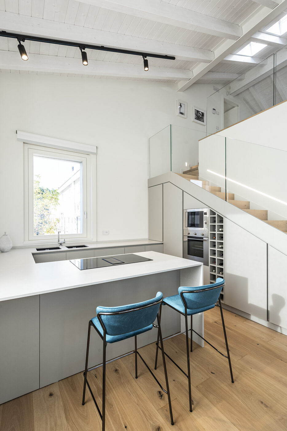 Casa MZ — Crafted Oak Interiors for an Art Historian’s Home-3