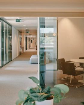 比利时AG保险沙勒罗瓦办公楼局部改造项目丨Ncbham