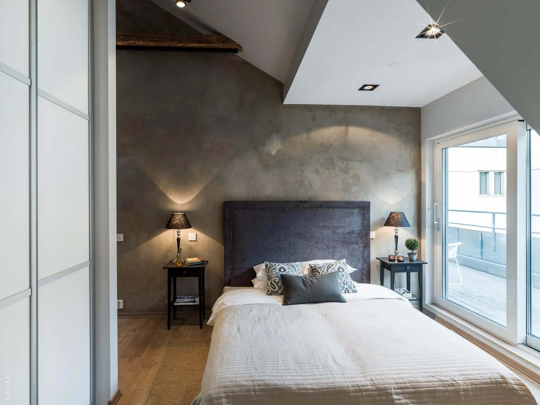 融合温暖与个性的顶层公寓设计-12