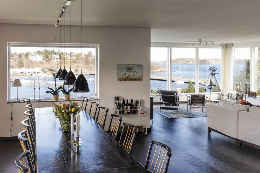 瑞典湖边现代别墅，诠释极致生活品味-2