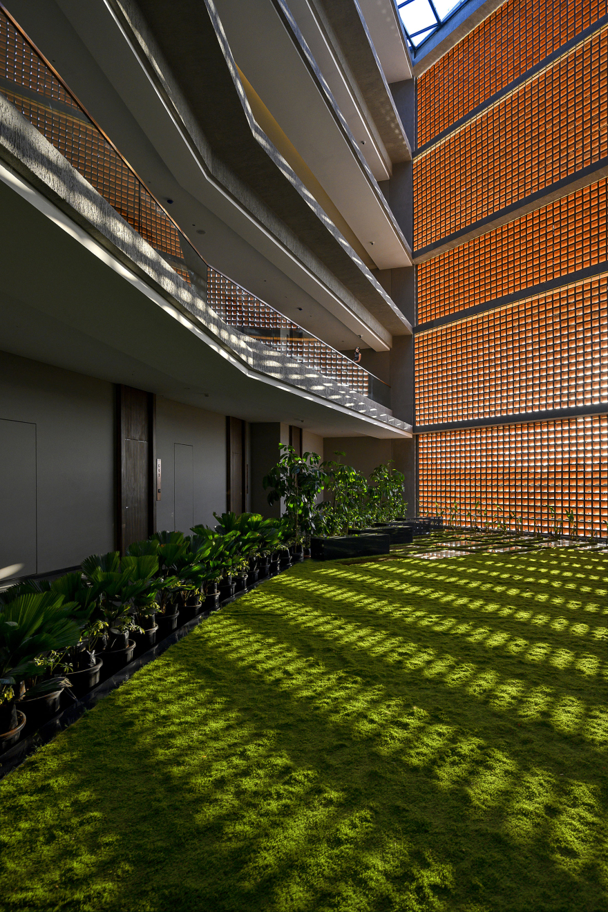 Aria Hotel / Sanjay Puri Architects-20
