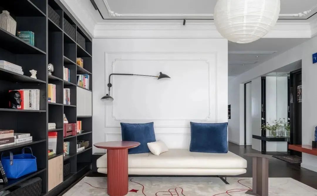 150㎡住宅，克莱因蓝、勃艮第红的融入，让空间更活泼、明艳！-17