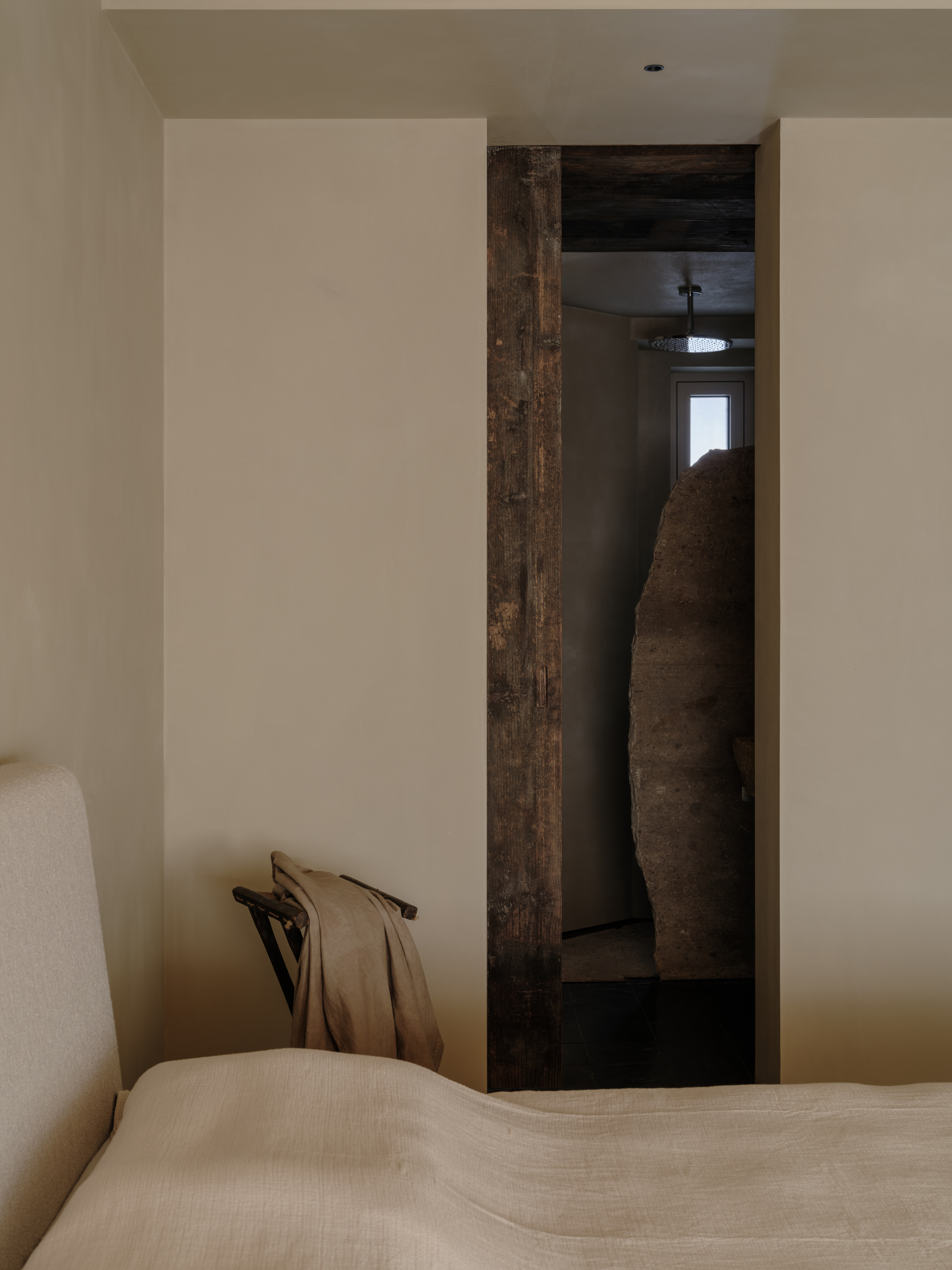 A Young Artist’s Home in Collected Time / Mountain Soil Interior Design-22