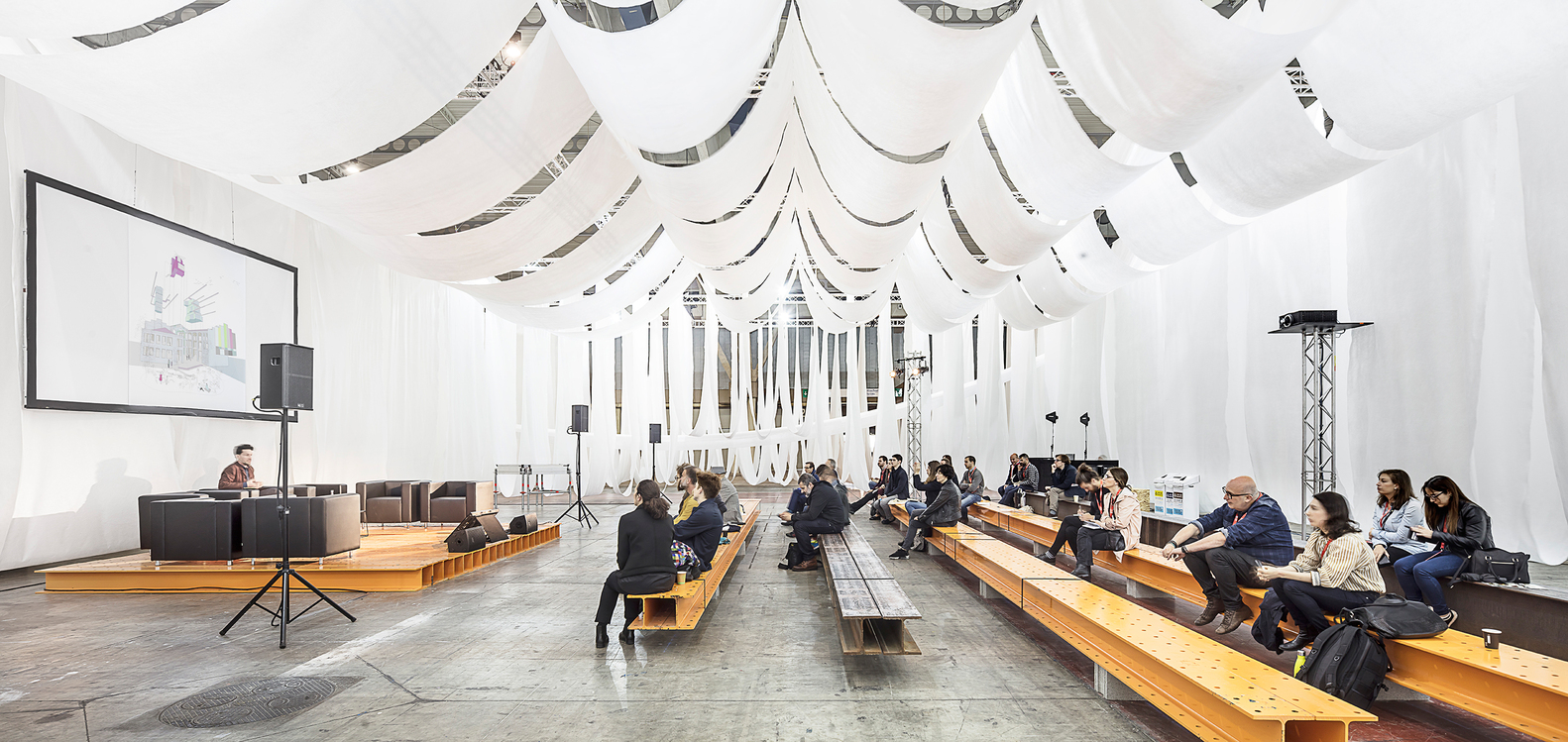 巴塞罗那临时空间建筑 · 环保与历史的完美结合-8