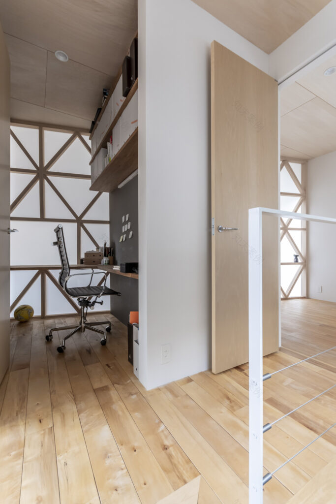 葉山に移り住み、人生が変わった―― ストーリーの詰まった“ふつうではない家” | Architecture | 100%LiFE-10