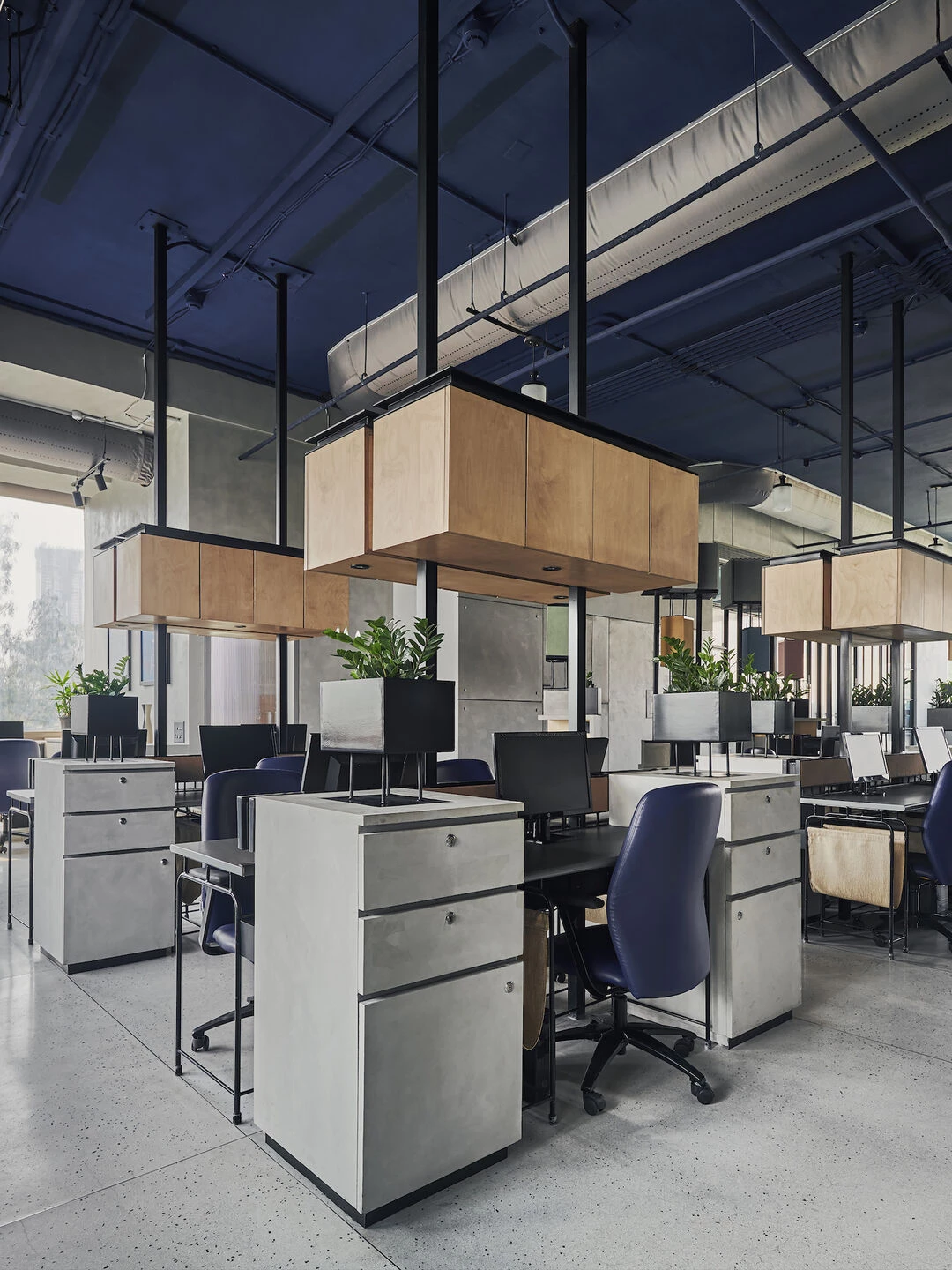 "Velox Motors Offices | 现代工业风格的灵活办公空间"-12