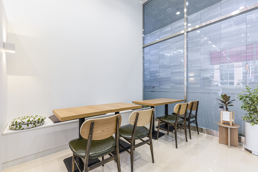 粉色点缀的 10 坪咖啡小店设计-10