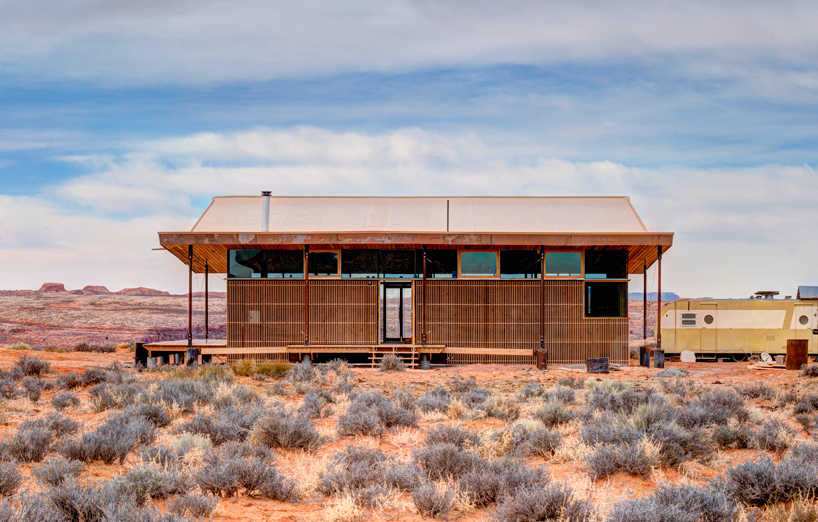 沙漠中的“宽檐帽”住宅丨科罗拉多大学丹佛分校学生,DesignBuildBLUFF 设计事务所-0