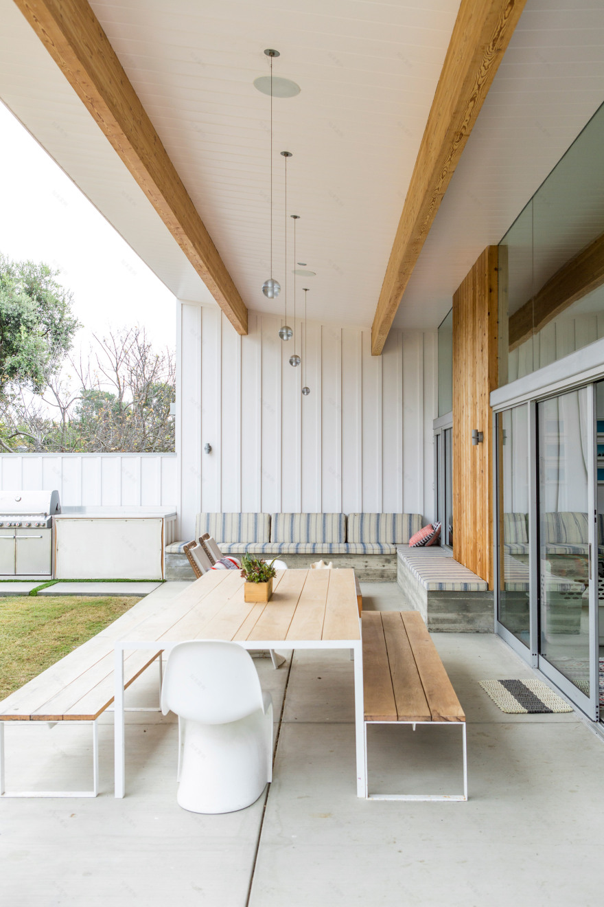 Bestor Architecture creates Malibu beach home for Beastie Boys rapper-8