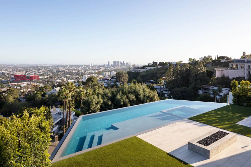 Fascinating minimalist home is cantilevered over the Los Angeles hills-43