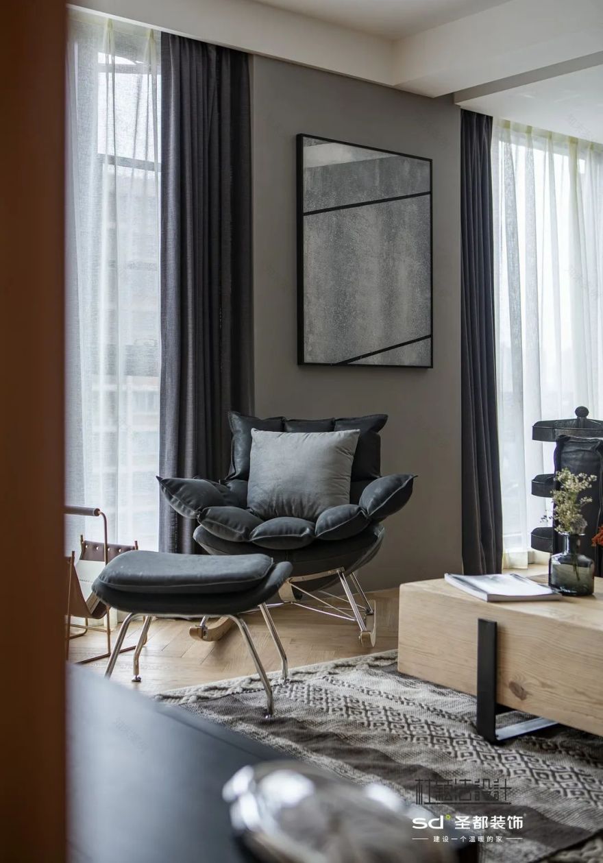 机车控的秘密基地 | 极简复古的 120㎡浪漫空间-3