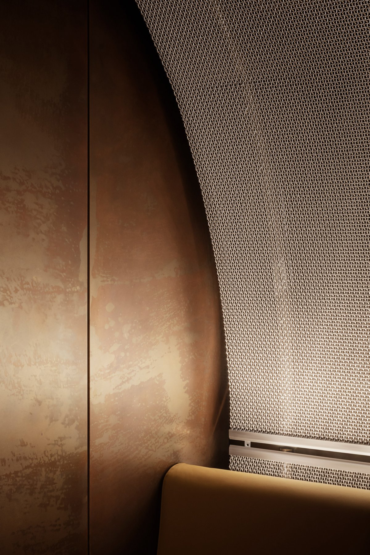 轻奢感木质餐厅装修设计案例-12