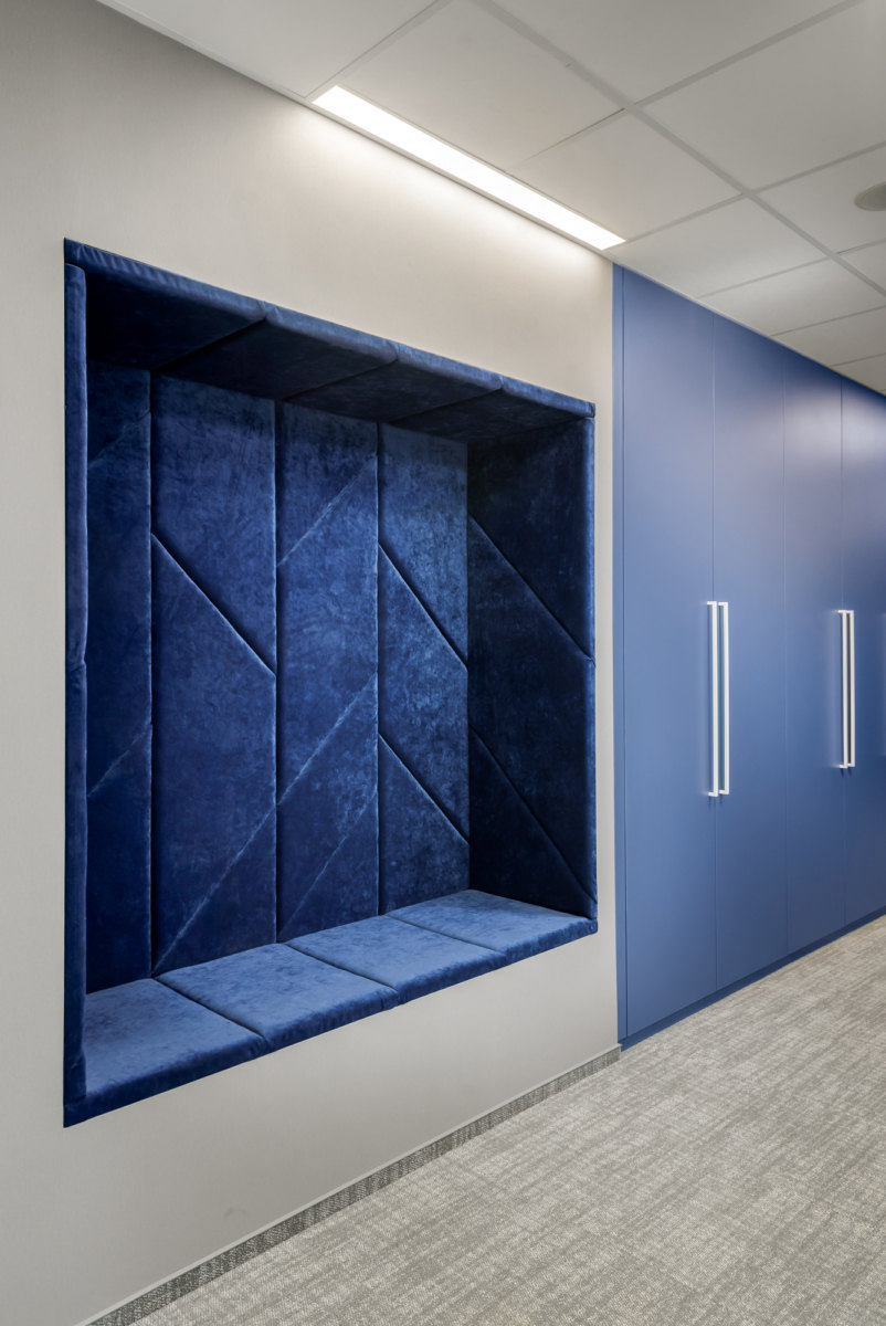 波兰 Fresenius 办公室设计 | 现代、实用、人性化-25