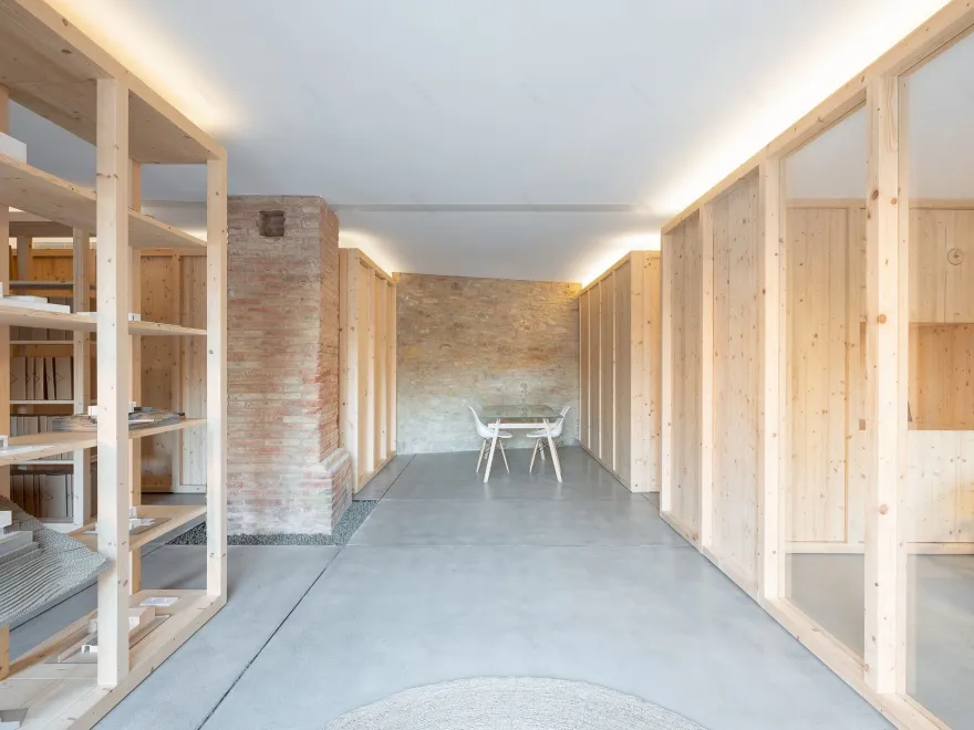 旧仓库新生 · Nordest Arquitectura 打造西班牙古村办公室-36