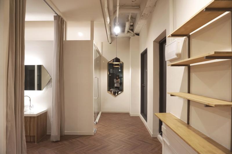 现代简约 17 坪皮草商店设计-4