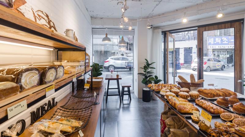极简 15 坪烘焙店，韩式白色木质空间-7