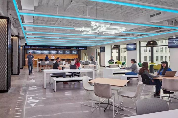 波士顿 DraftKings 梦幻体育博彩总部,活力四溢的现代办公空间-21