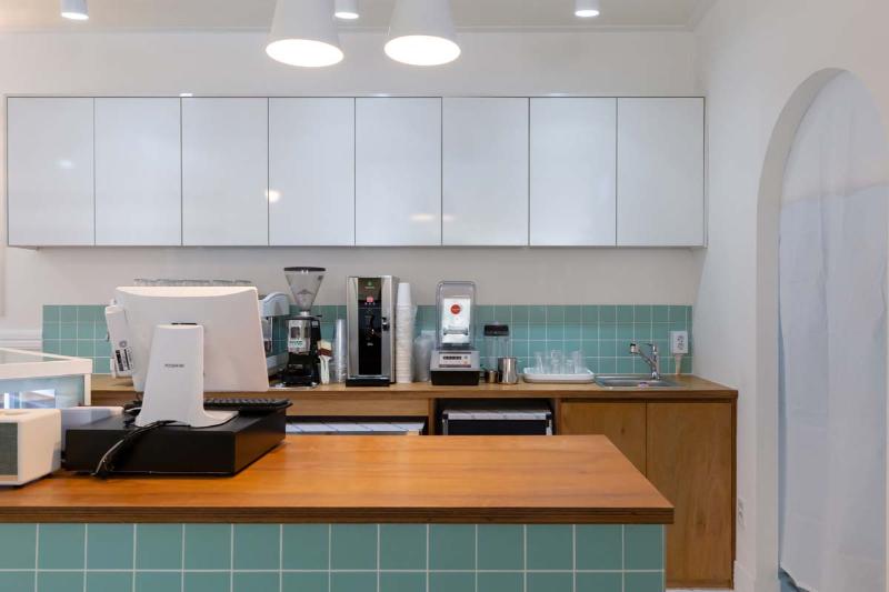 12 平米地球咖啡厅，白色&木色打造清新空间-12