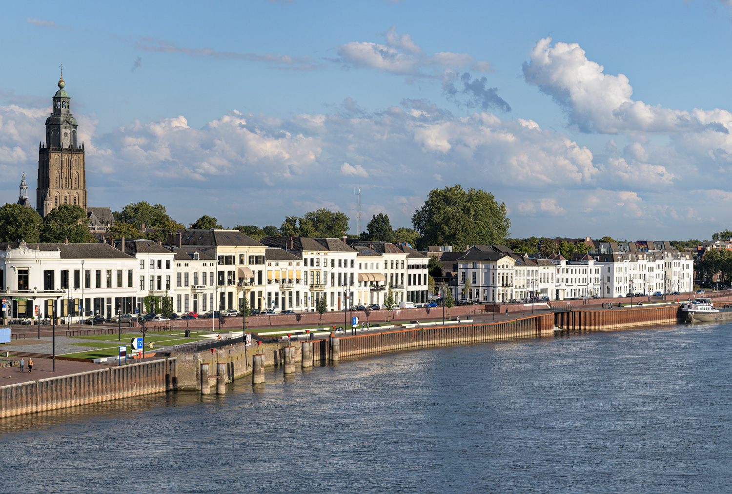 荷兰祖特芬市 IJsselkade 河岸复兴-9
