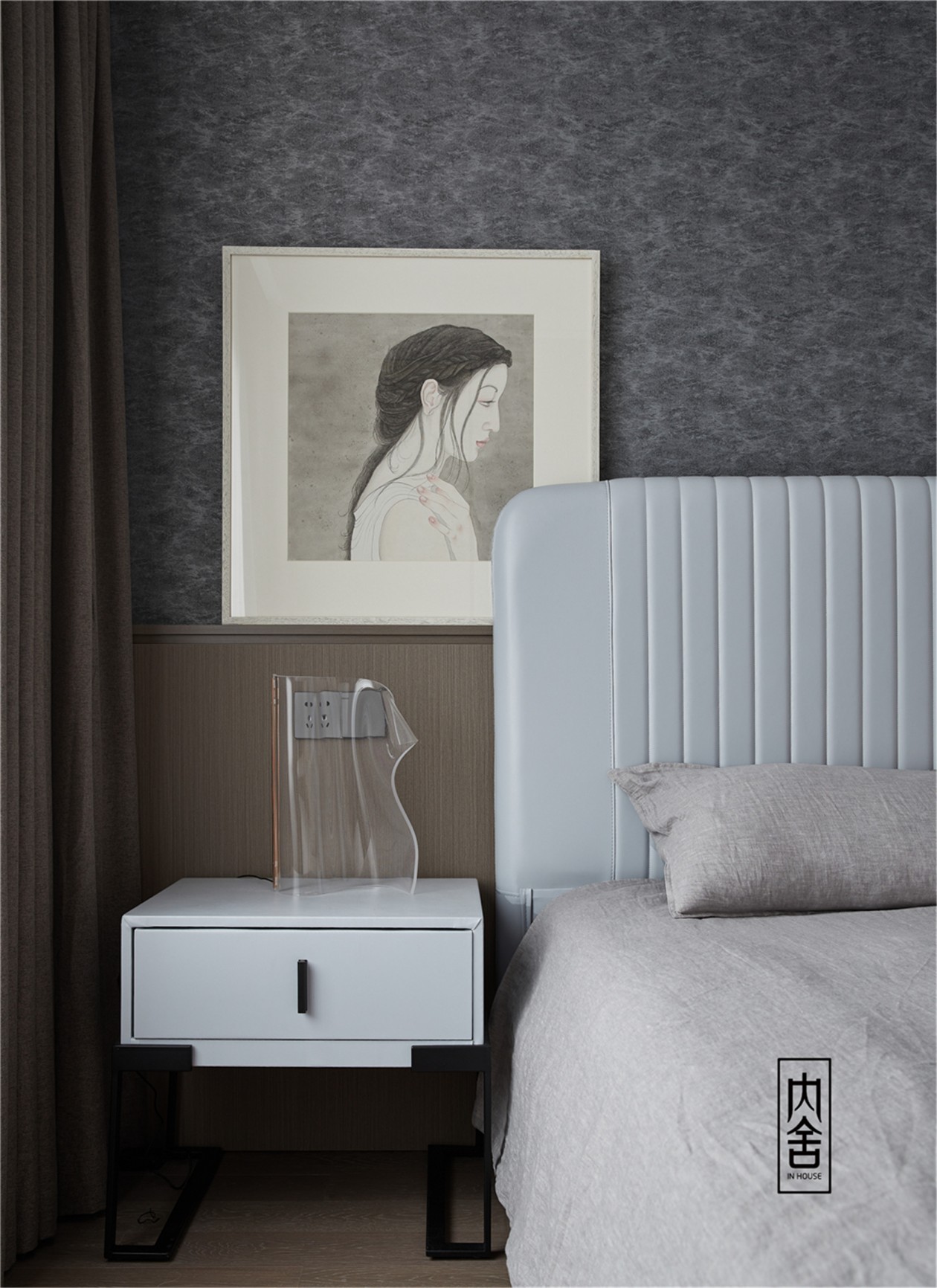 灰色调与橙色的碰撞,打造静谧优雅家居空间-33