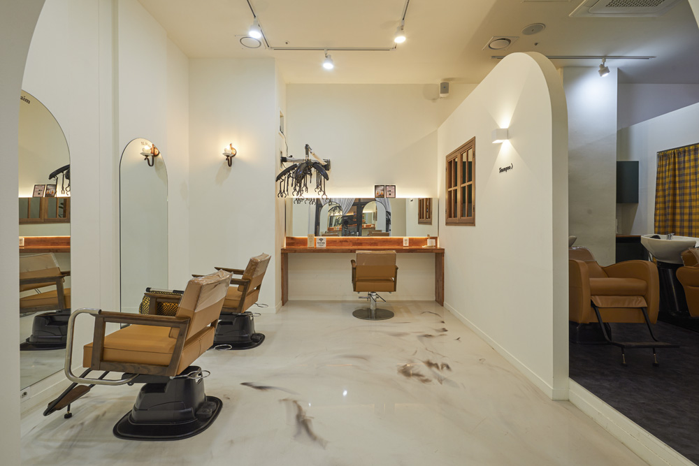 简约时尚的 24 平米美妆店设计-2