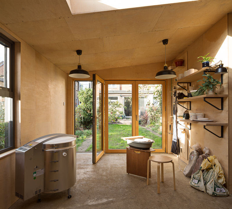 由回收材料制成的陶艺棚丨英国丨Grey Griffiths Architects-27