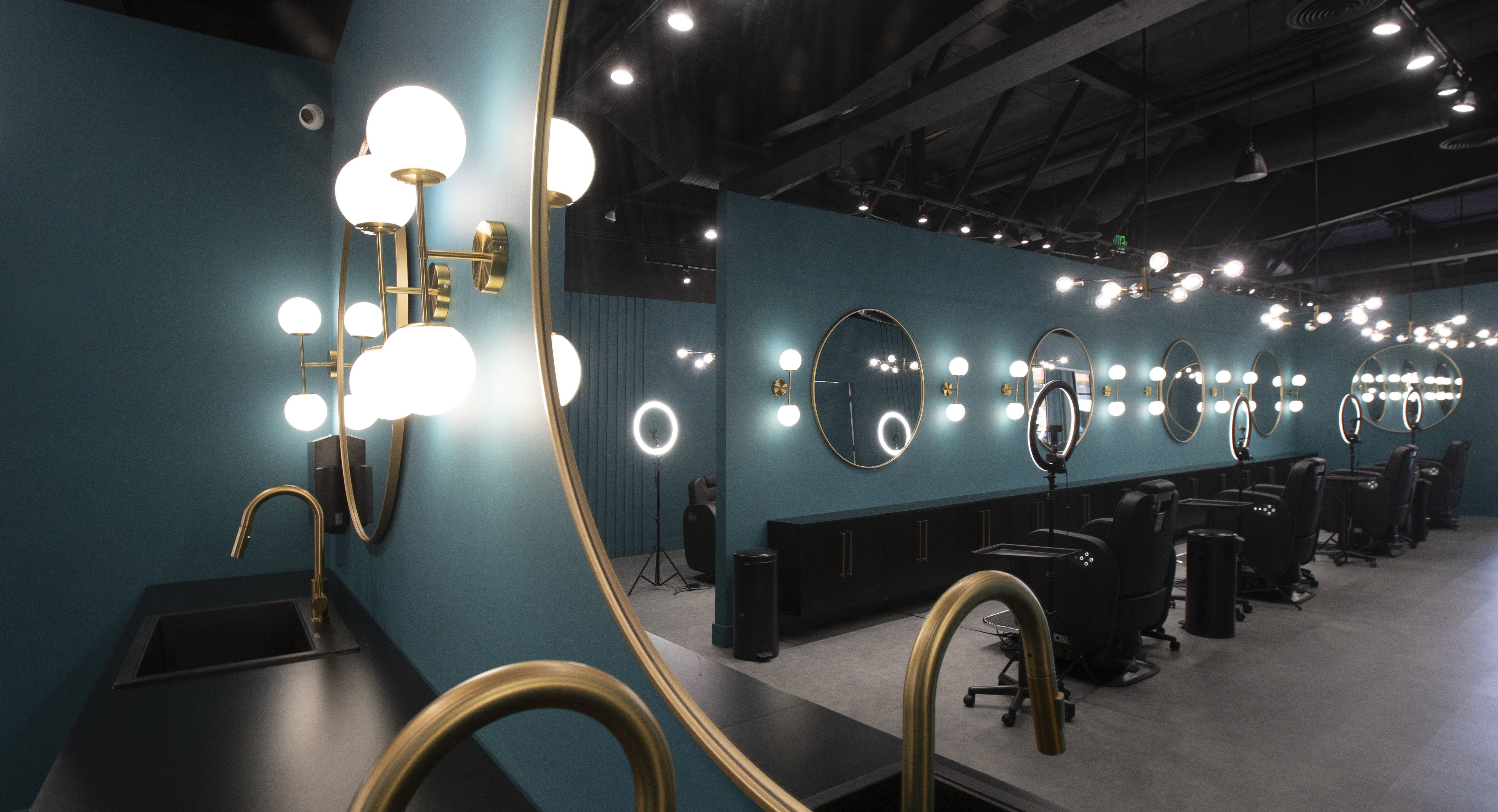 Omnia Lash Spa & boutique-11