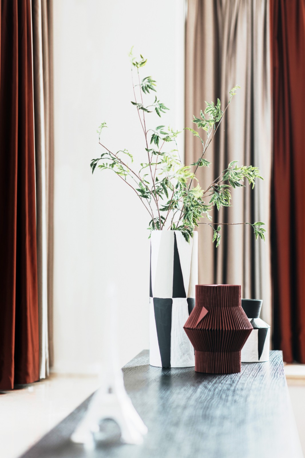 深圳 380㎡现代别墅 | 简约优雅,红调添彩-26