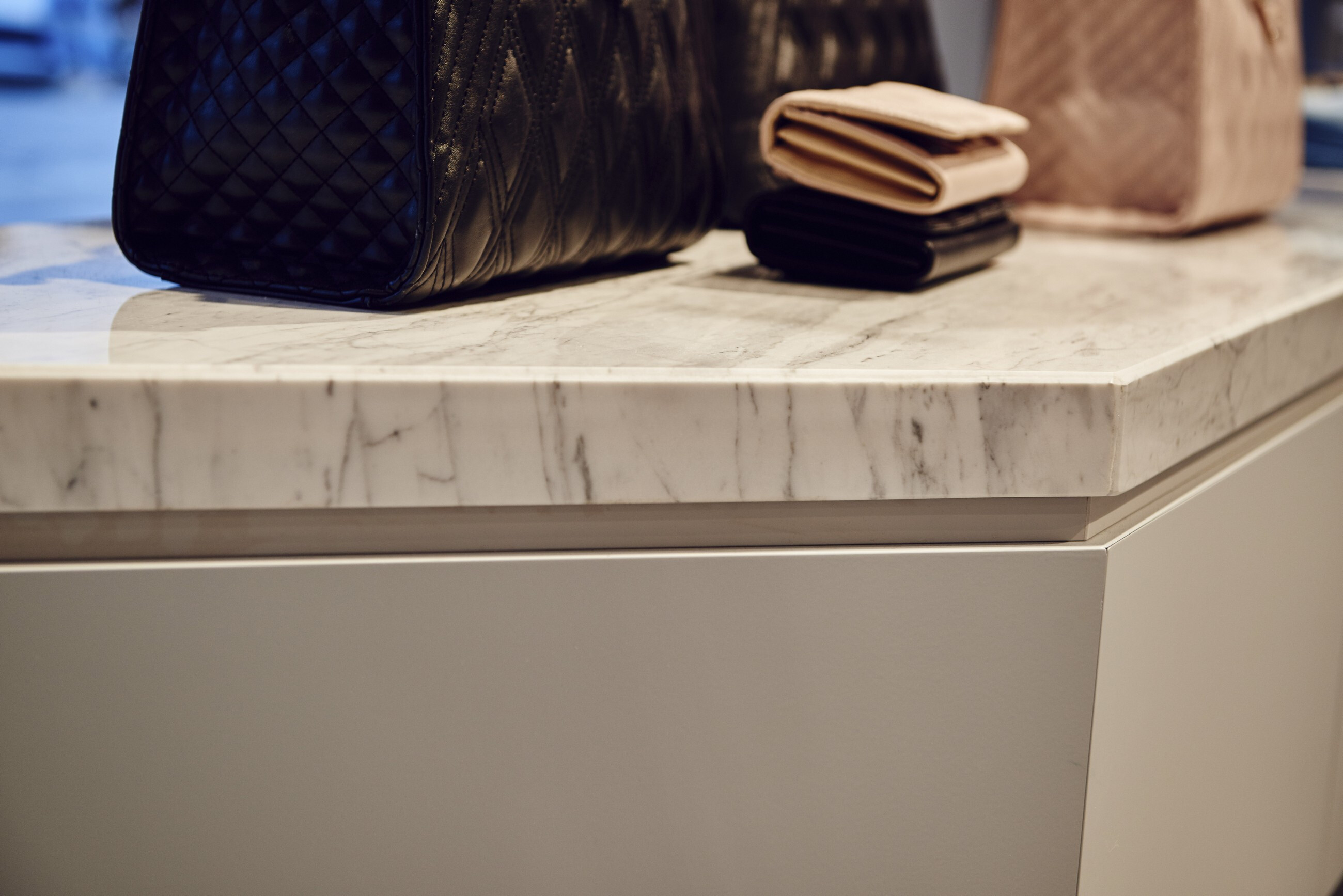 苏黎世粉色时尚殿堂“The Gallery”-20