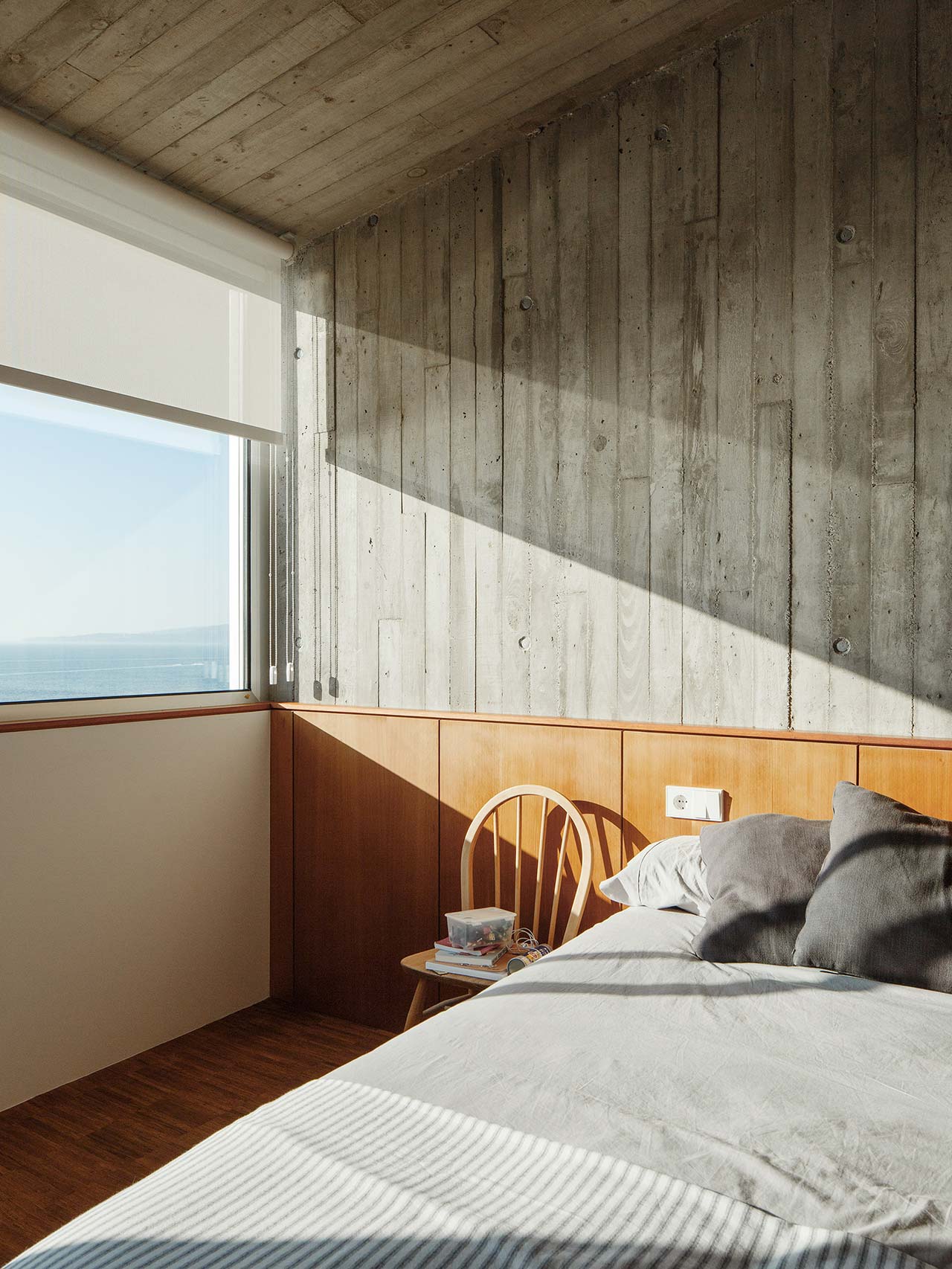 西班牙"波浪"海滨别墅 | 极简与温暖共存-42