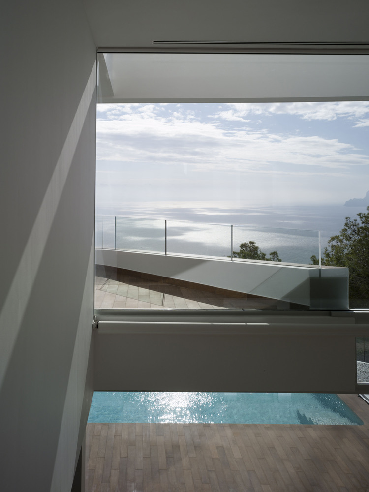 悬浮山间的动态居所-31