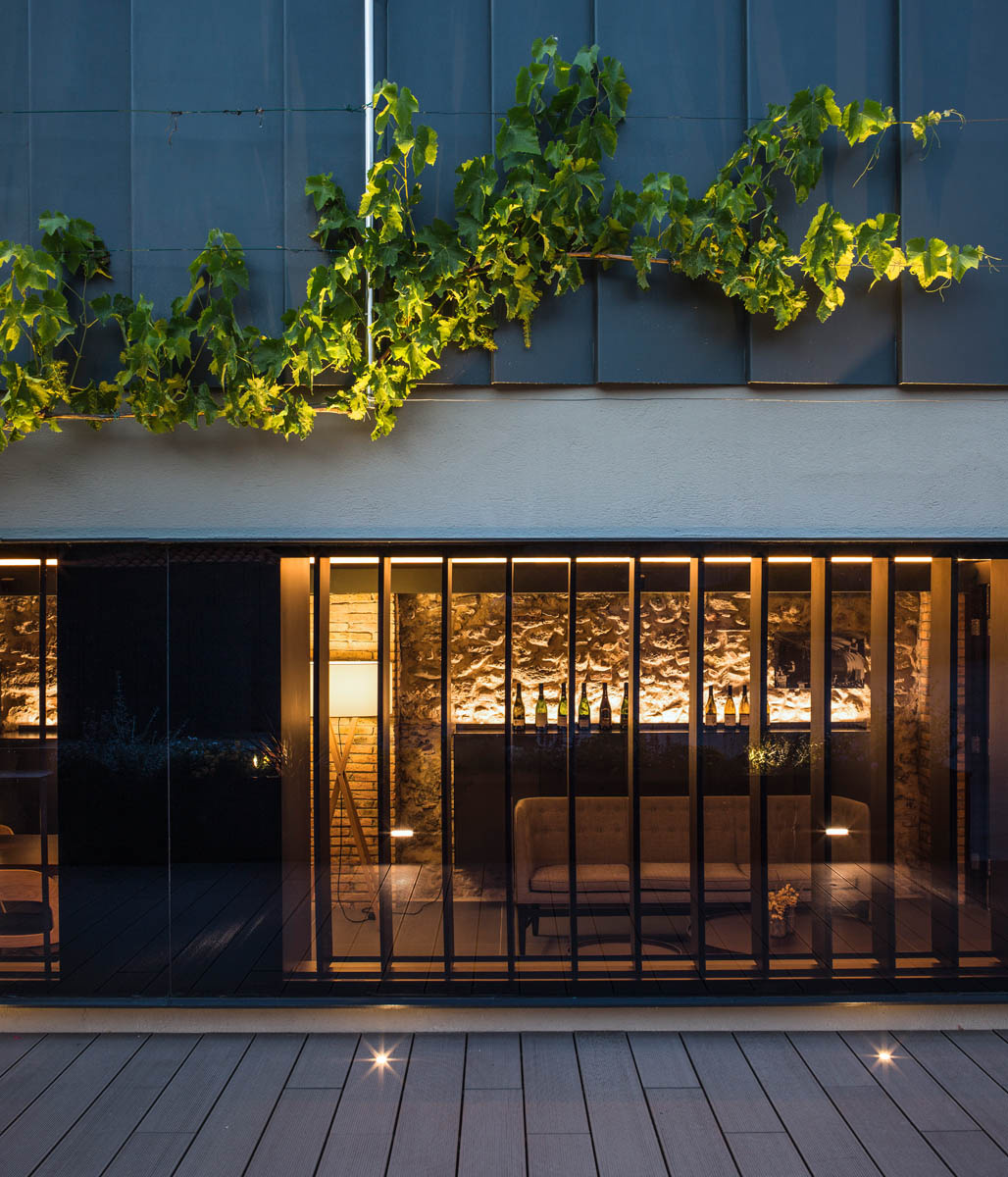 06 10 RECAREDO TASTING AREA-4