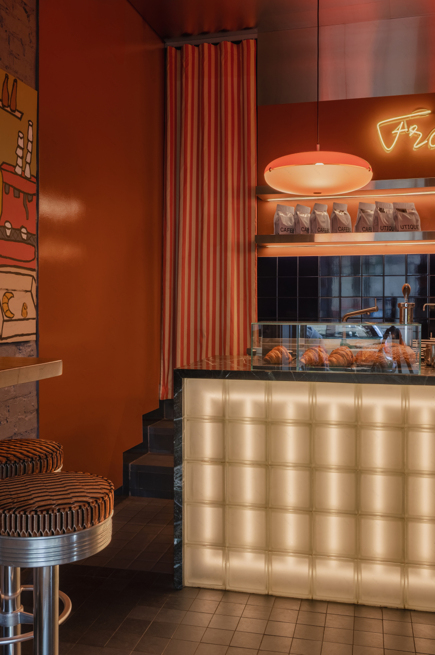 纯咖啡;原味咖啡(注:Frank 在这里可能是 纯的、原味的 意思,但不确定是否有特殊语境,如果结合特定品牌等情况可能有不同含义) 丨乌克兰基辅丨Yana Molodykh-17