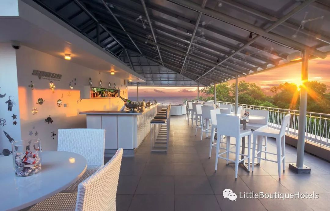 巴厘岛"Luna2"酒店 | 复古未来主义的室内设计盛宴-17