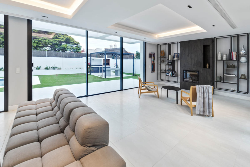 西班牙加的斯镇海滨别墅设计-41