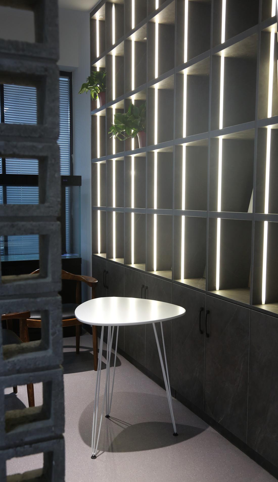 
《工作中的家》 -2