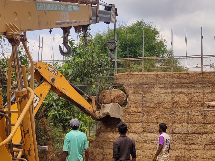 隐于印度荒野的生态友好石墙别墅丨Mitti-34